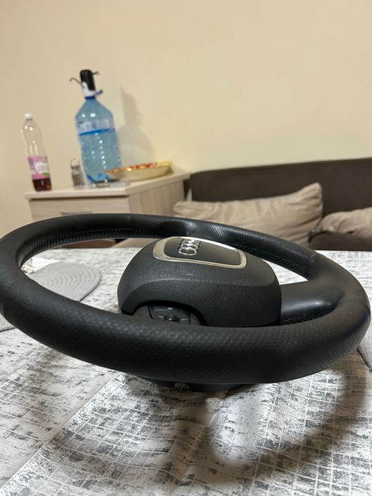 Мулти ВОЛАН за Ауди а4 б7 перфориран в топ състояние