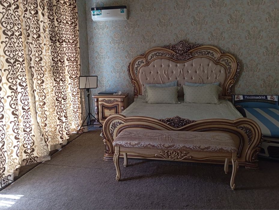 Spalni, zal, stol stullar, tumbochkalar, servantlar,va boshqa mebellar