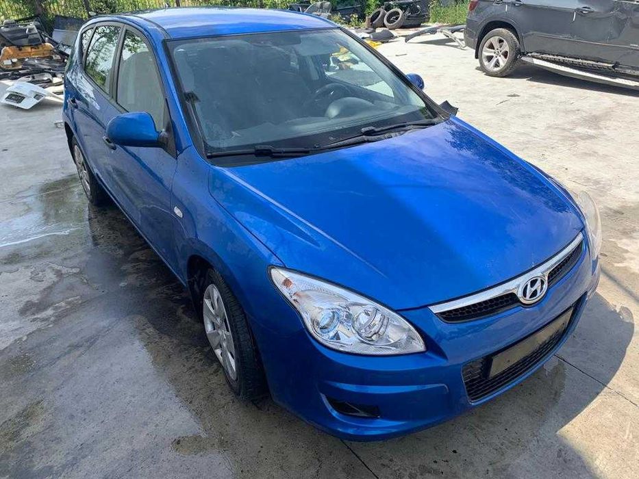 dezmembrez hyundai i30 cod motor G4LA/usa fata i30/usaspate i30/far