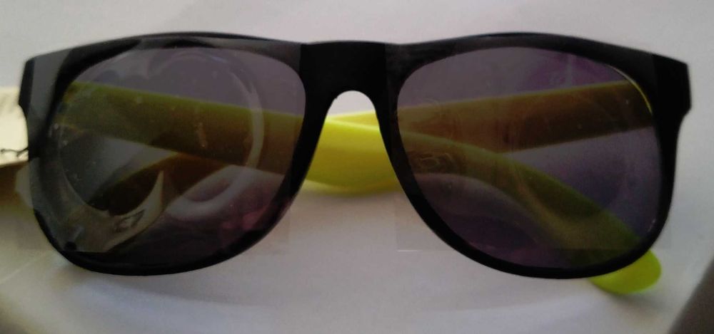 Слънчеви Очила, Ретро Дизайн, Неон Жълт/Черни дръжки=5 бр. за 8 €.!