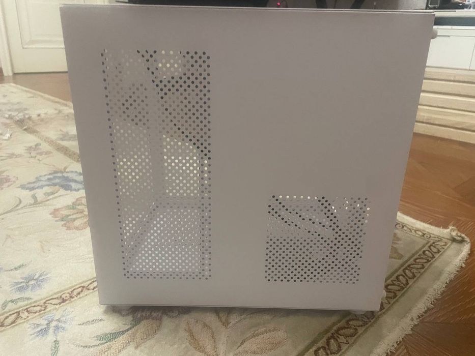 Белый корпус для компьютера