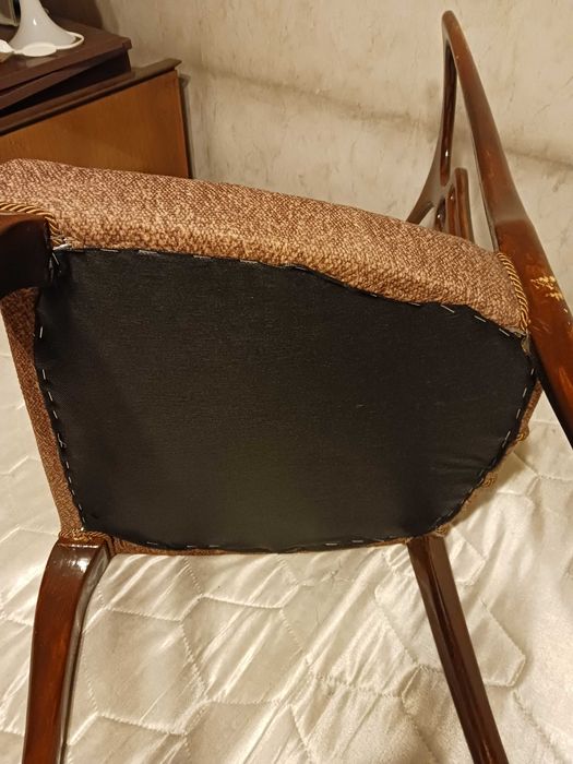 Ниска холна маса и столове