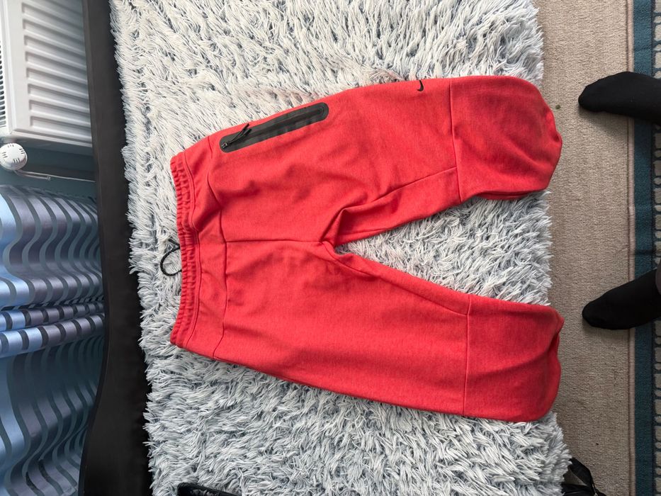 Nike tech fleece червен цвят