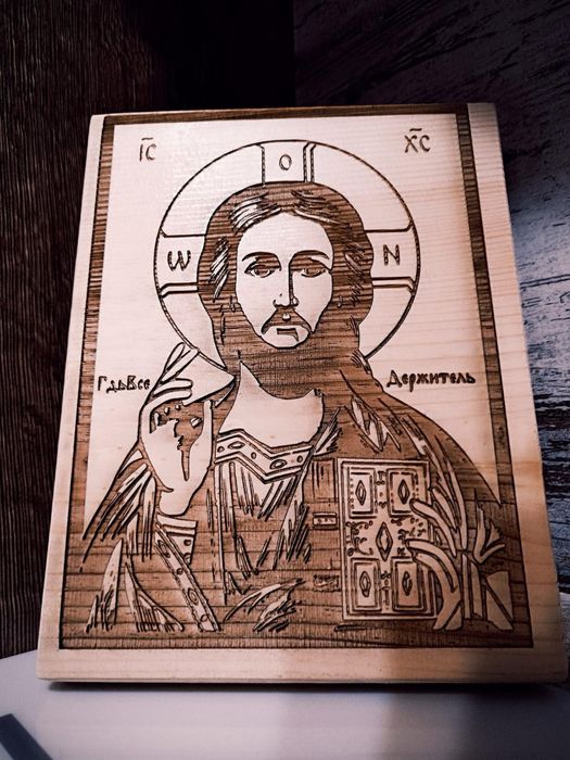 Гравирана икони върху дърво