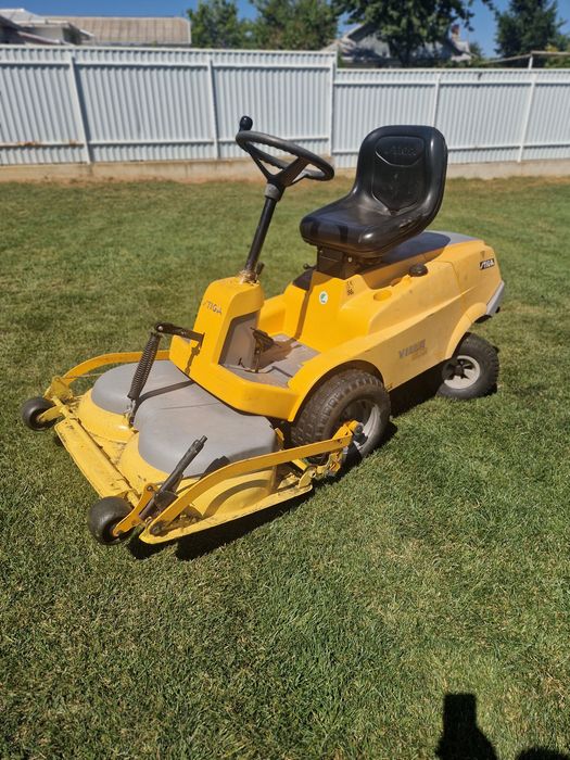 Tractoras tuns/tocat gazon Stiga Villa Royal motor Honda