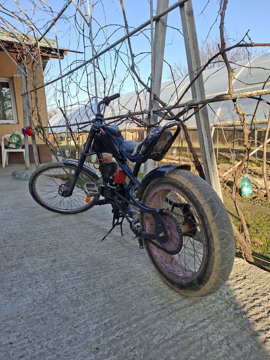 Vand bicicleta chopper cu motor
