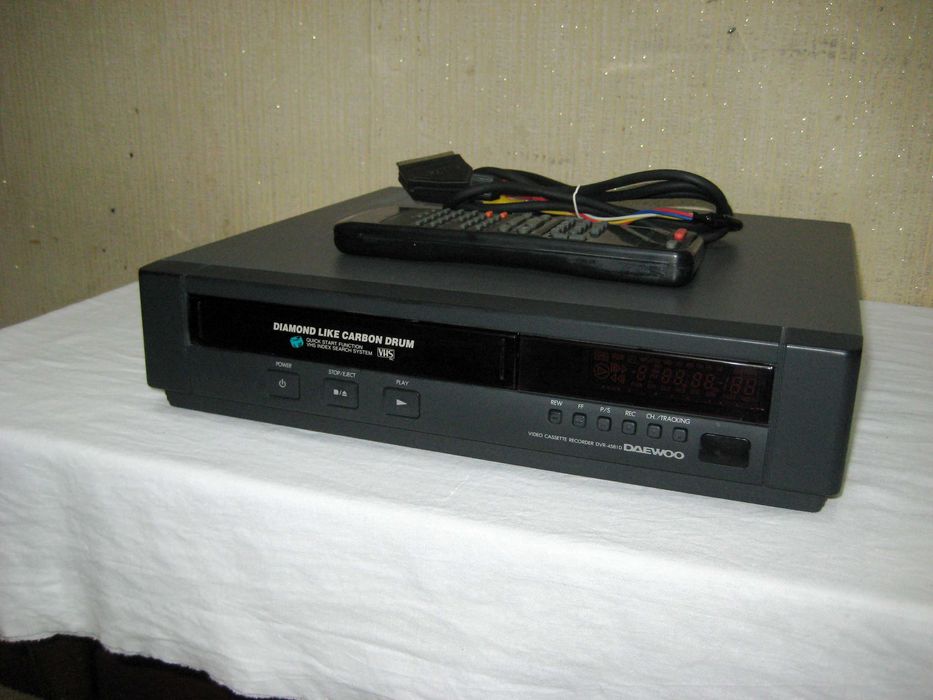 Видео аппарат кассетный DAEWOO оригинал отлично читает почти новая!