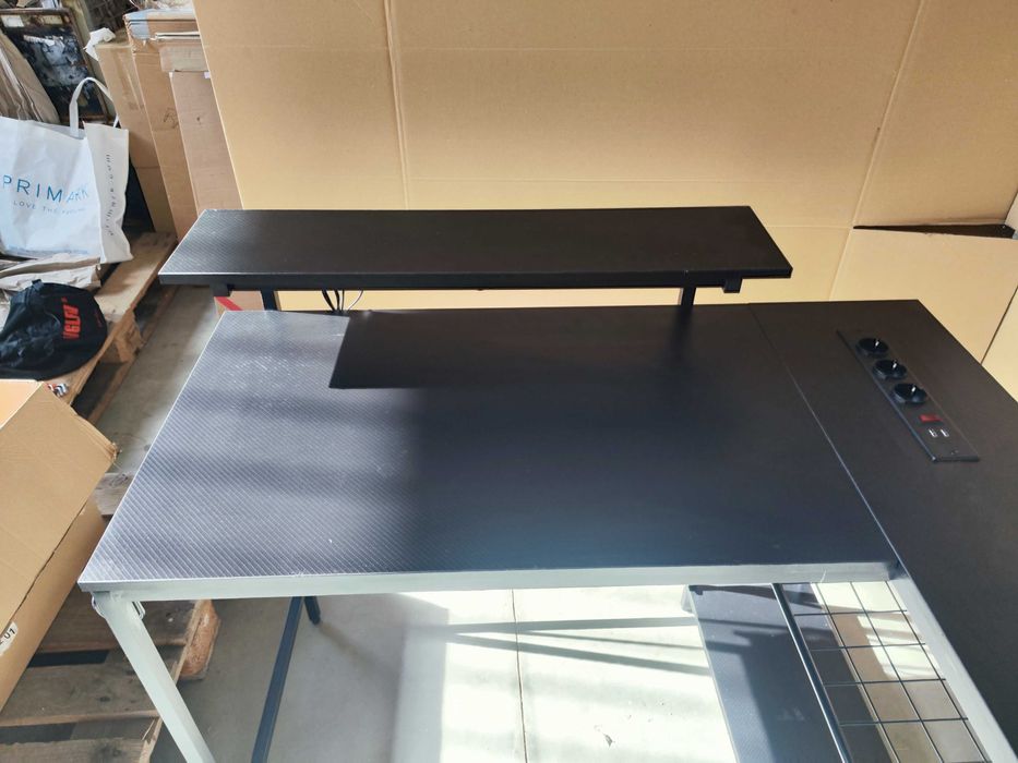 Bestier L-образно бюро с LED и контакти