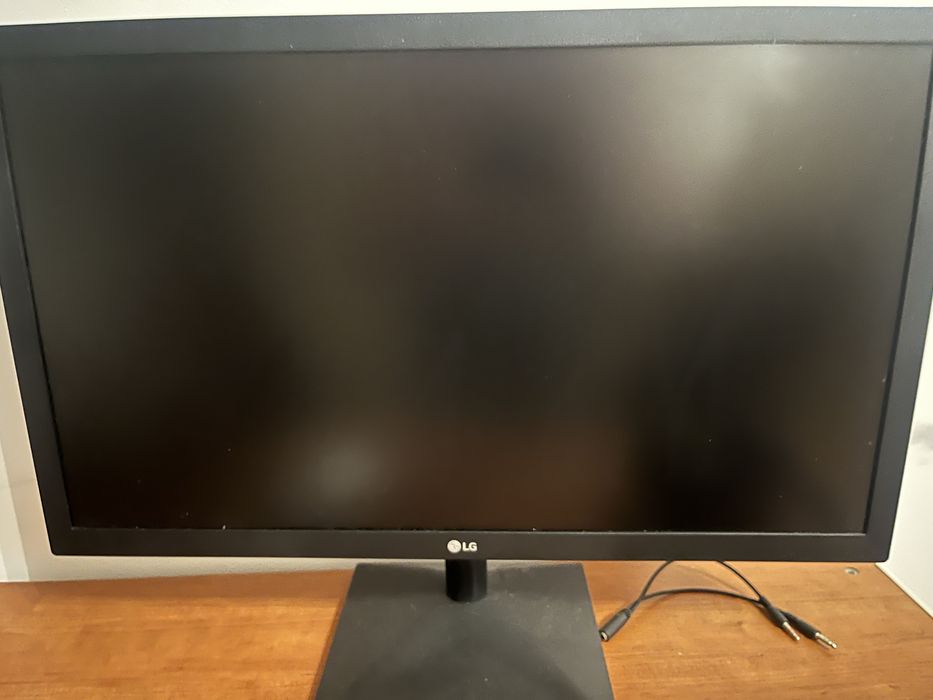 Vand monitor + moude + casti