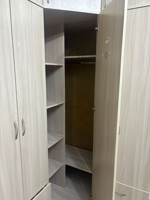 Угловой шкаф срочно