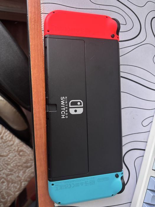 Nintendo Switch OLED + 3 картриджа