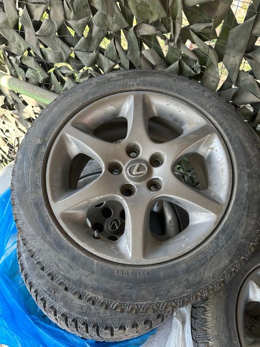 Шины с дисками на Лексус Тойота