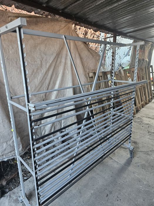 Стойки за мушама