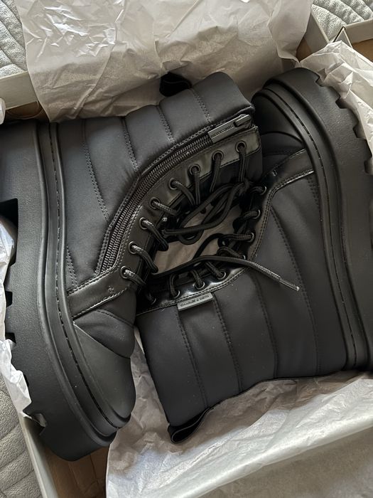 Зимние ботинки Charles Keith