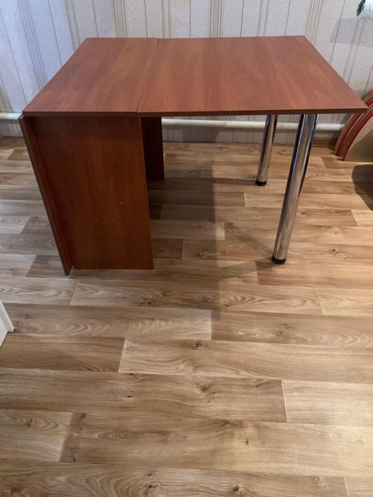 Стол обеденый