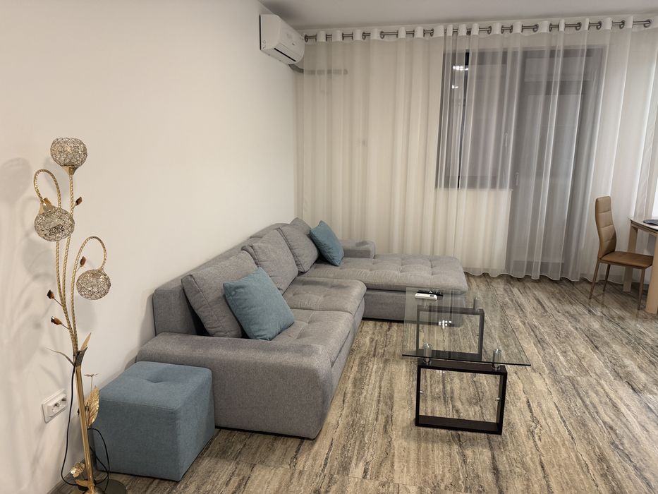Inchiriez apartament Rovine