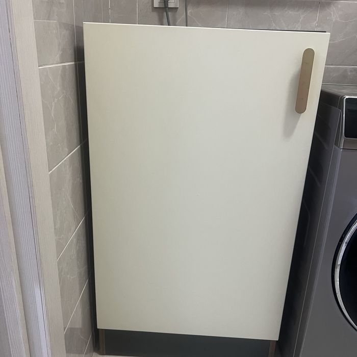 Напольный шкаф в современном стиле