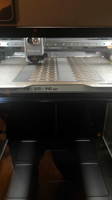 Vand Imprimantă 3D Bambulab H2S – Rapidă, Precizie Mare, Stare Excelentă