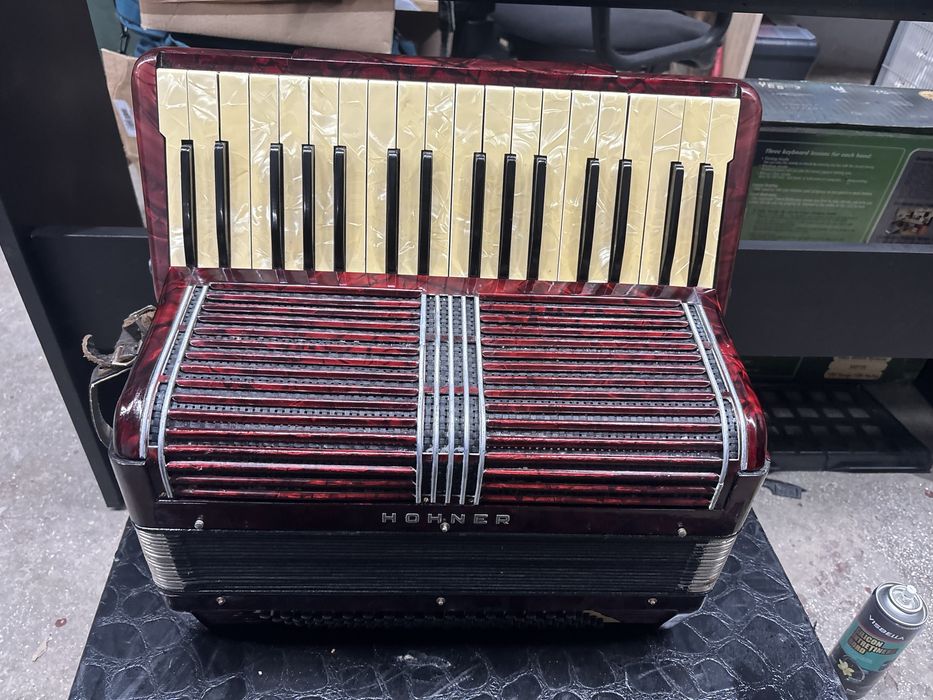 Acordeon Hohner Tango 2 cu 80 basi vergea  lunga vergele