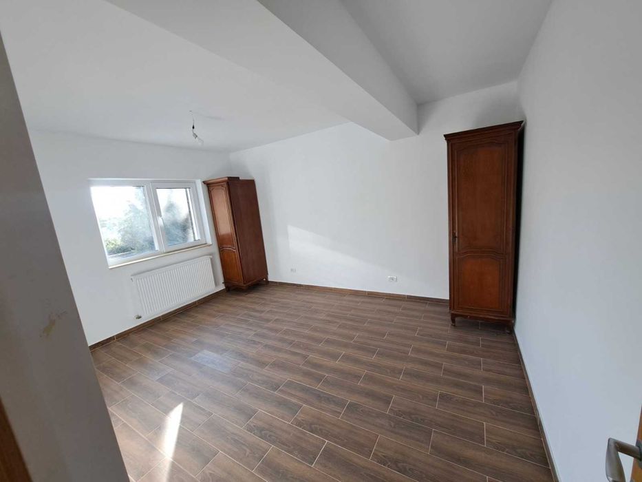 Închiriere apartament 3 camere – ideal pentru sediu firmă