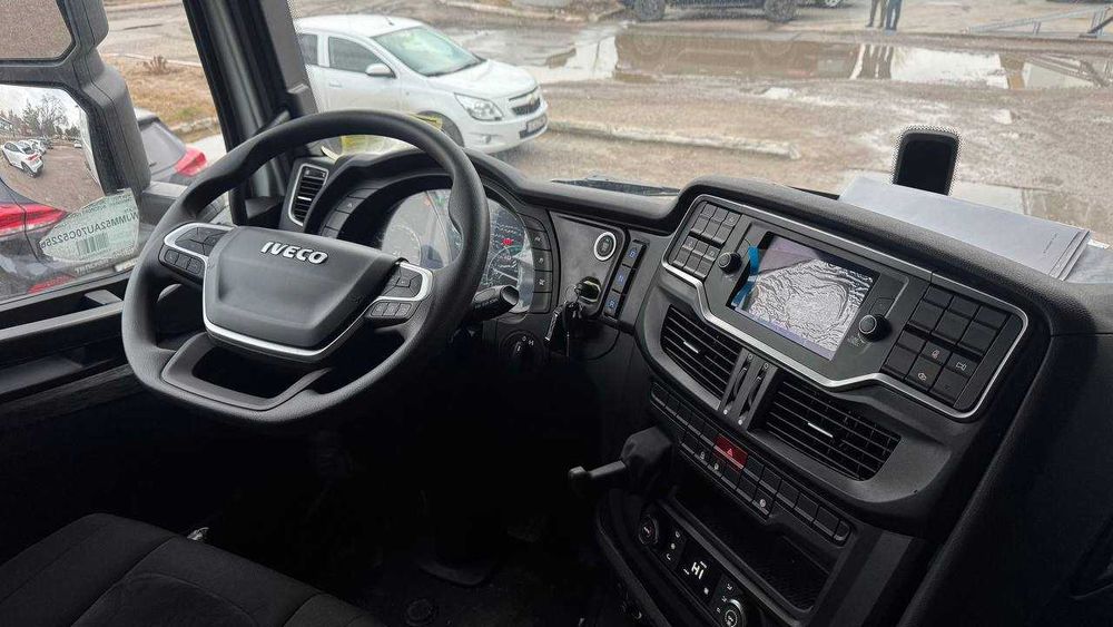 Тягач Iveco S-WAY