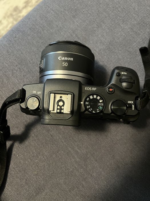 Canon EOS R50 plus obiectiv 50mm