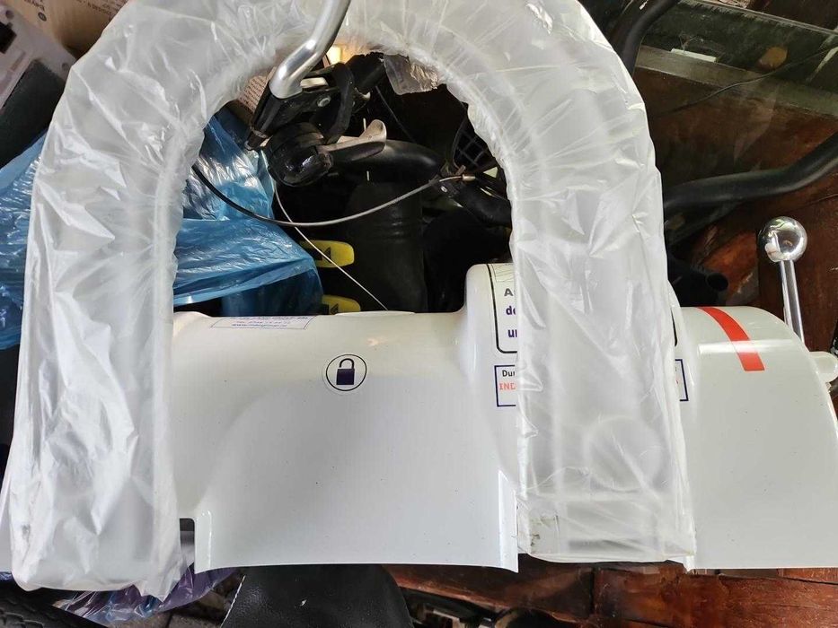 Dispozitiv WC igienic cu folie protectoare, nou, pentru băi publice