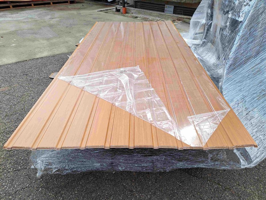 Облицовъчна трапецовидна пластифицирана ламарина с дървесна шарка