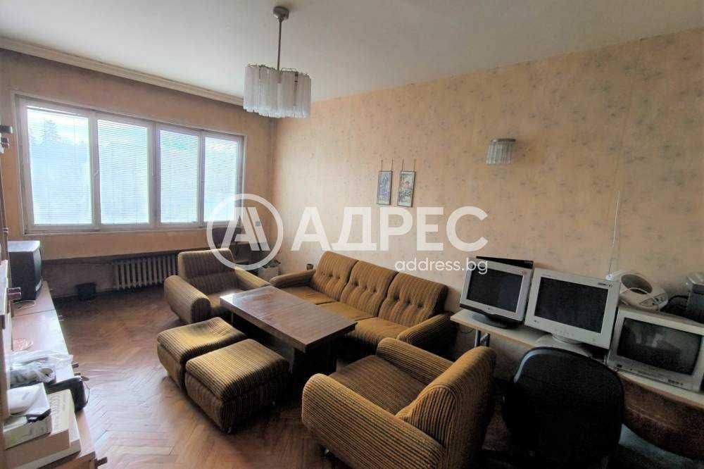 Тристаен апартамент в центъра на гр. Разград!