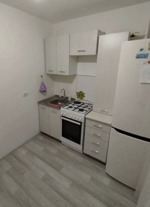 Продам светлую красивую кухню!