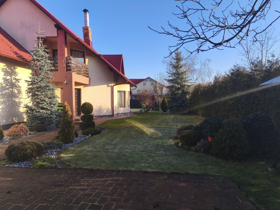 Vând casă cu teren