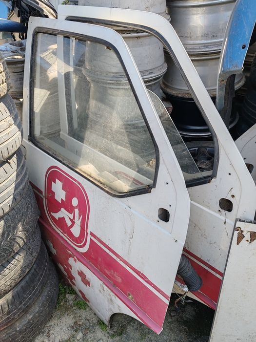 Vând elemente caroserie