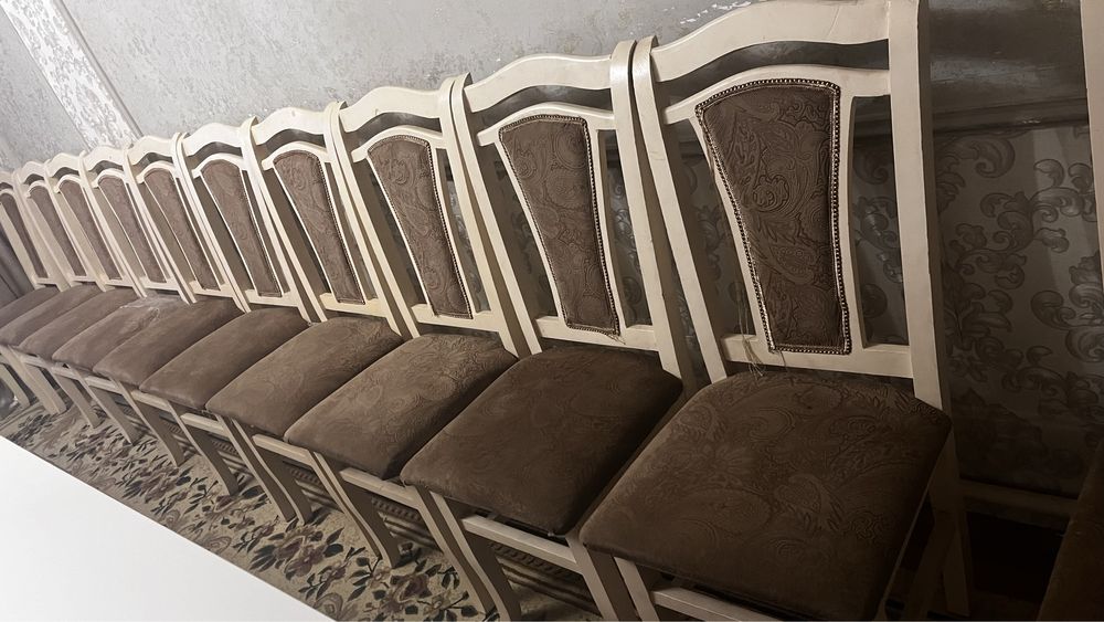 Продам стол 4-4,5 м. с 24 стулями