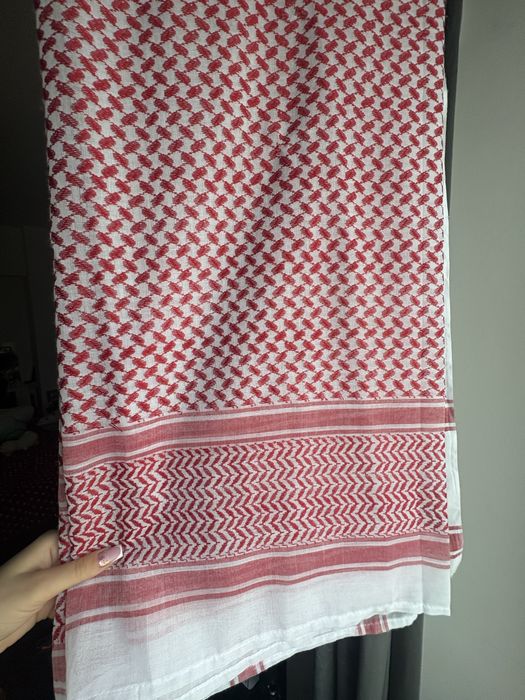 Esarfa suvenir - Ghutra - de pus pe cap in Emitatele Arabe