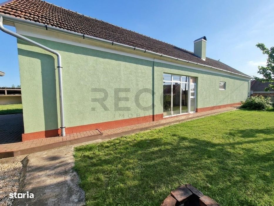 RECO Proprietate cu 2 case si teren mare in Girisu de Cris
