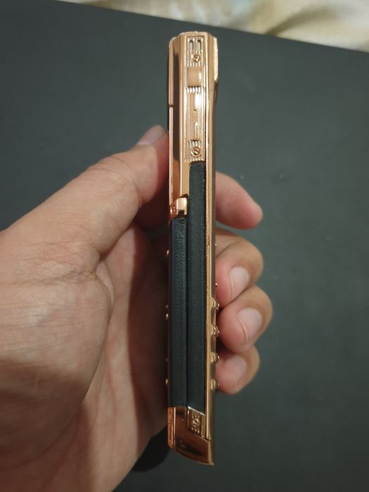 Vertu telefon sotiladi