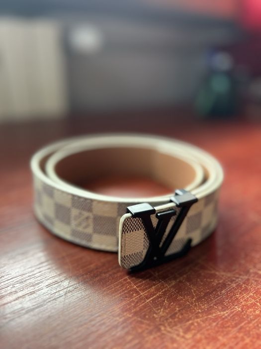 Curea de piele lacuita LV