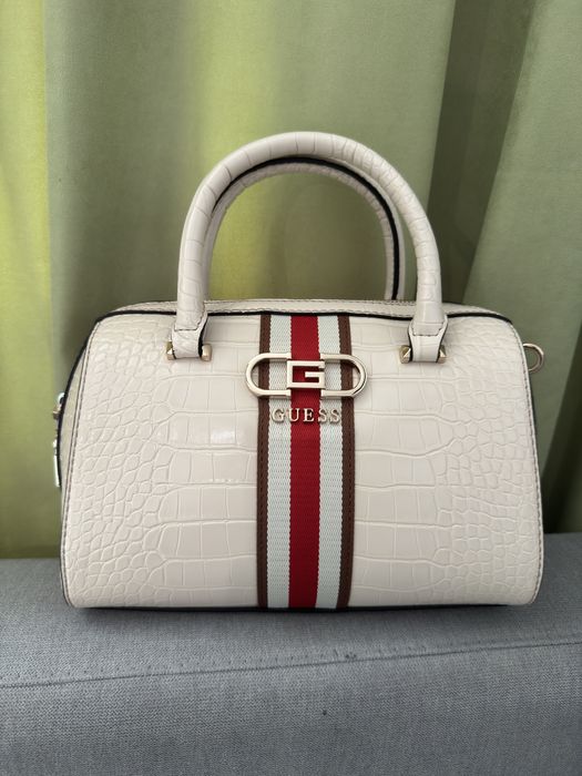 Бежова Чанта Guess