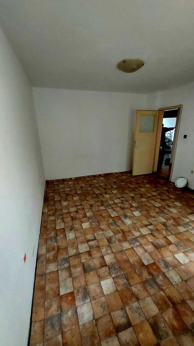 Дава се под наем Двустаен апартамент в Бургас, Възраждане - 80 кв.м за 153 € - Снимка #1