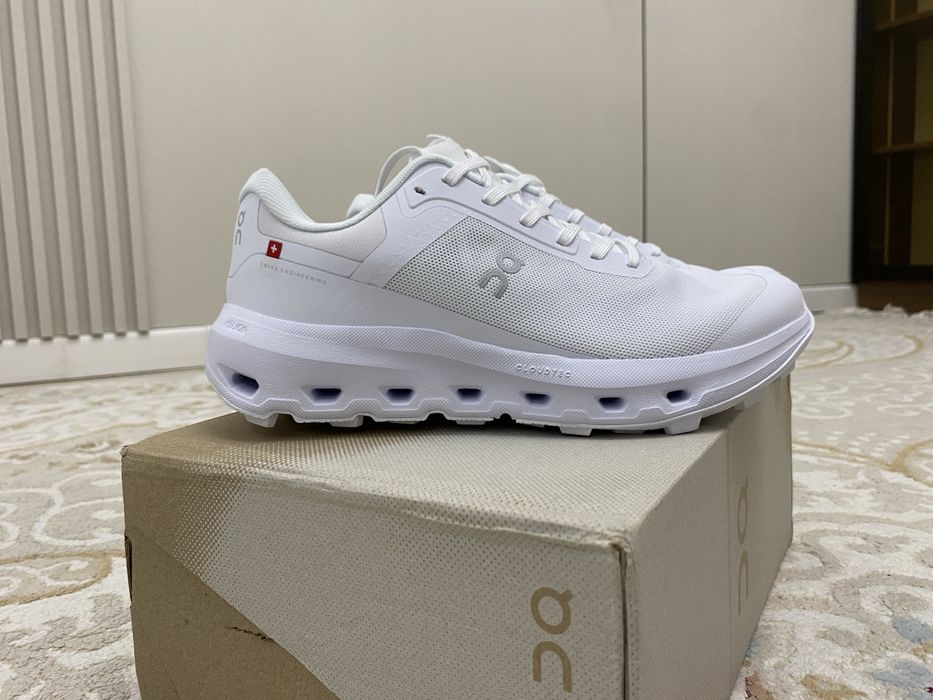 On Cloudvista 3 / White