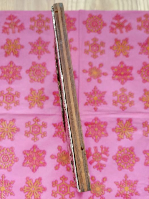 Gravura veche din metal pe lemn