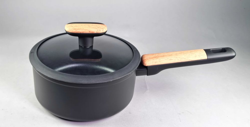 Касерола с капак (незалепващо покритие)