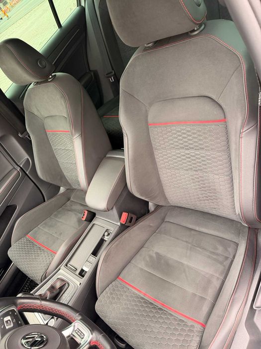 VW Golf 7.5 GTI Performance 2.0TSI DSG ACC LED DCC Navi Pano