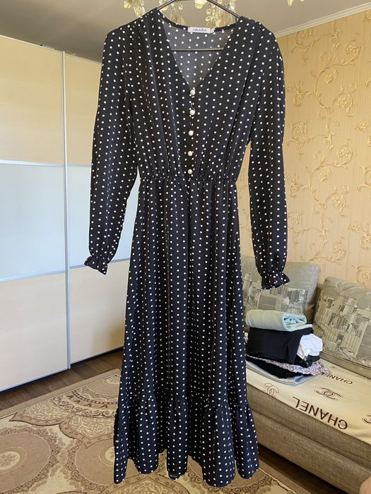 Продам платья разные