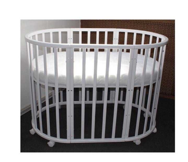 Продается детская кровать белая