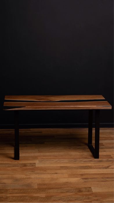 Стол с эпоксидной смолой / карагач /