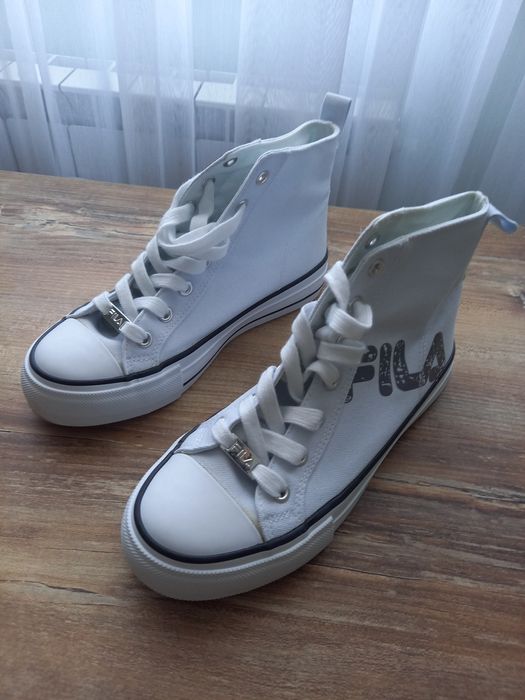 Converse и Fila спортни обувки