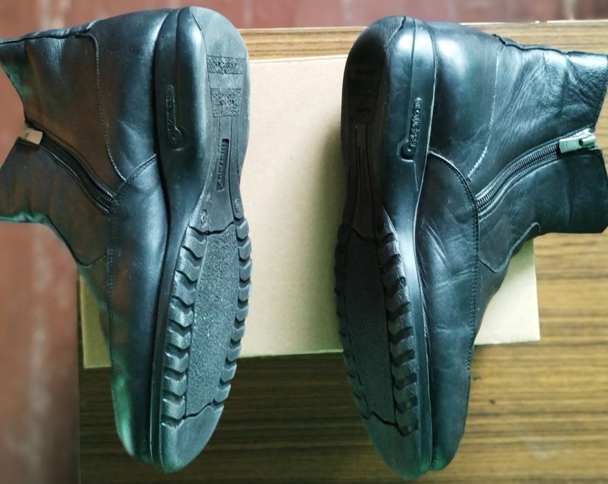 Черни мъжки боти