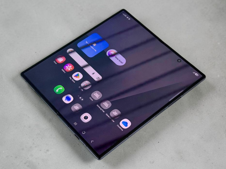 КАТО НОВ! Samsung Galaxy Z Fold 7 5G 256GB Black 45 Заряда! Гаранция!