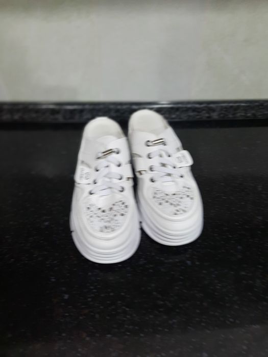 Продам женские новые туфли